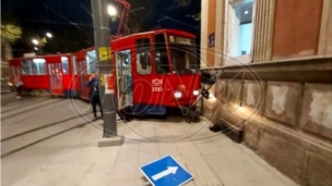 Tramvaj iskočio, vozač povređen