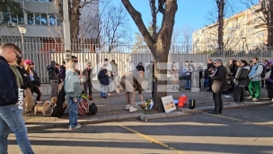 Okupljanje kod ambasade Rusije