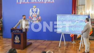 Vučić se priklonio Šapiću