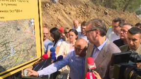 Vučićev cirkus u Loznici