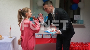 Udžbenici i zastave za decu