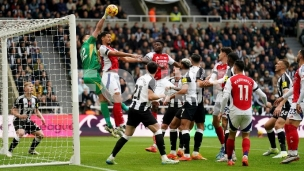 Arsenal i dalje posrće