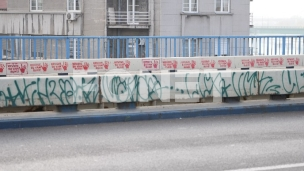 Crvene šake na Brankovom mostu