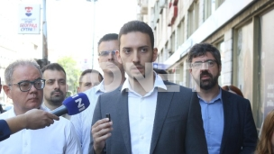 Vlast blokira sudove 