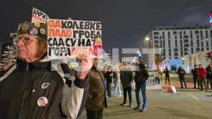 Policija privodi maskirane