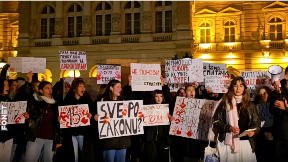Srednjoškolci na Trgu slobode