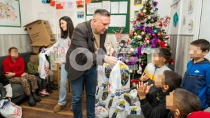 Paketići za decu iz Svratišta 
