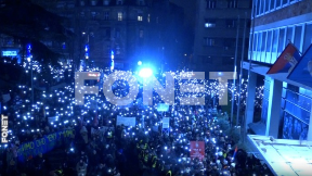 AP: Desetine hiljada na skupu