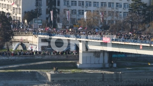 Kolona preko Mosta slobode