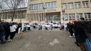 Tišina ispred Medicinske škole