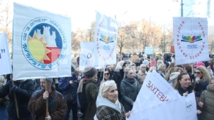 Prosvetari predali zahteve