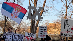 Učenici Devete uz profesore