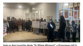 Protest ispred Muzičke škole