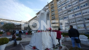 Papa mirno proveo noć