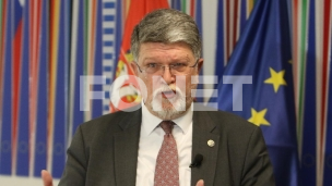 Kriza se prelila na Parlament