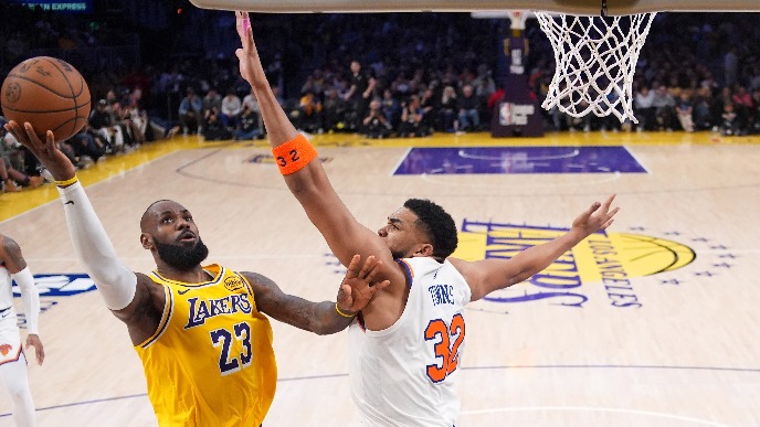 LA Lejkers - Njujork 113:109