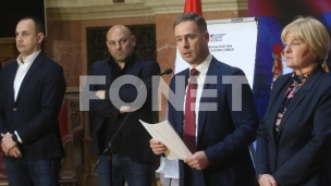 Vučić da ne pravi revolucije