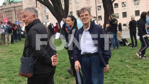 Koštunica viđen na protestu