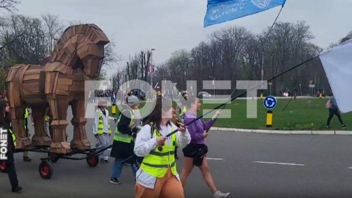 Trojanski konji i Izađi mala