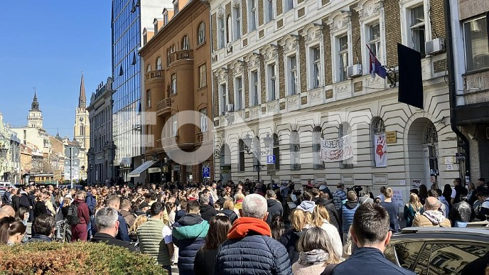 Tišina ispred Ekonomske škole