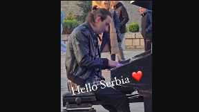Pijanista dočekao studente