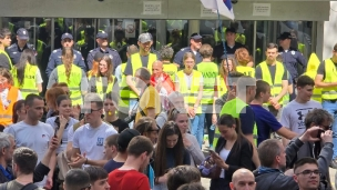 Policija na ulazu u RTS