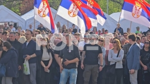 Okupljanje ispred Skupštine