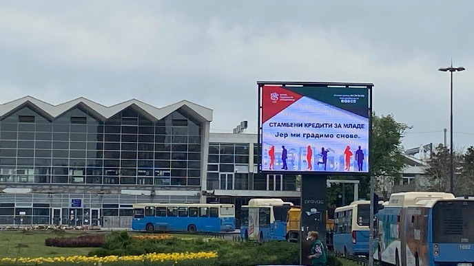 Uklonjena reklama kod stanice