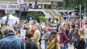 Razmena bedževa i ploča 