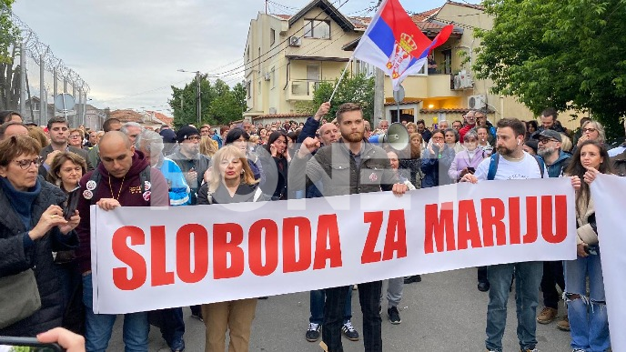 Porodica bez dozvole za posetu