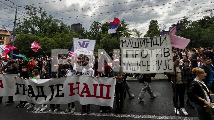 Protest zbog produžetka godine