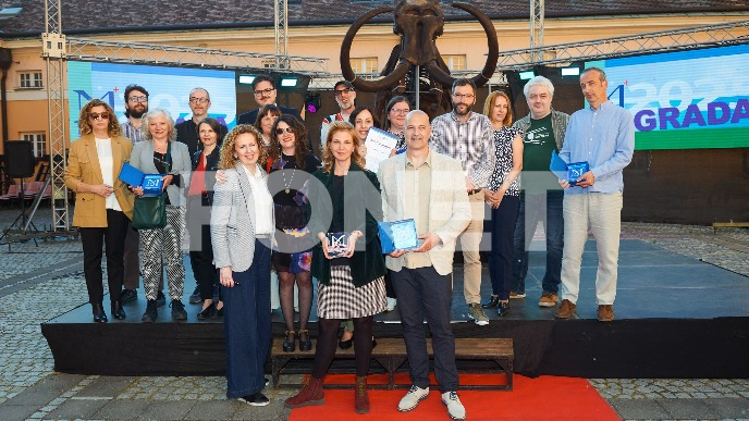 Dve nagrade i priznanje