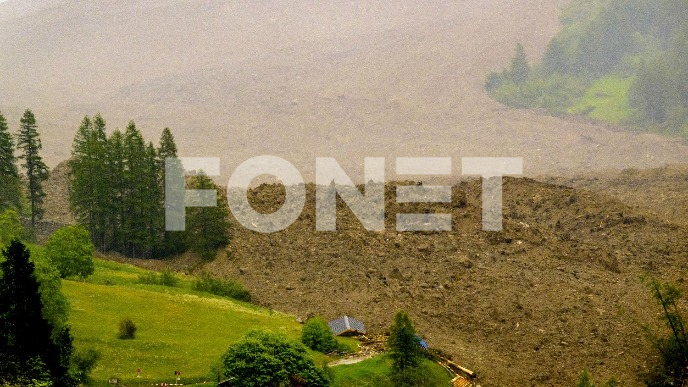 Glečer uništio selo