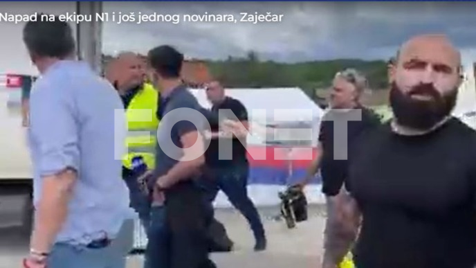 Novinari isterani sa skupa