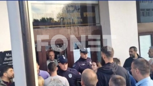Protest ispred stanice