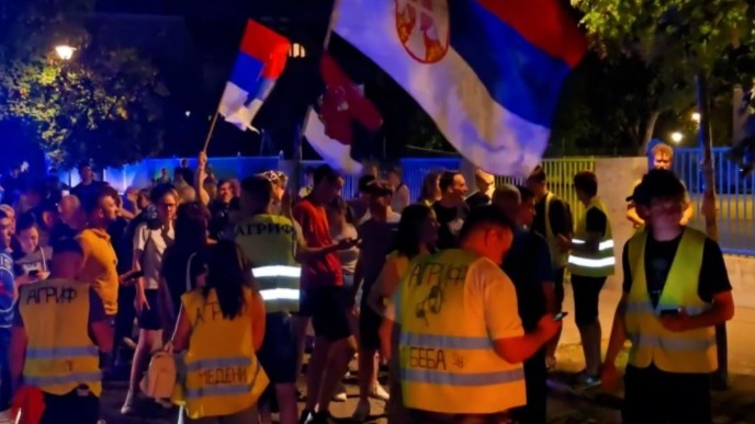 Studenti ispred Predsedništva 