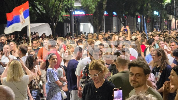 Napeto ispred Predsedništva 