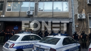 Građani ispred policije