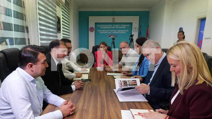Ministru beriši smetaju Romi