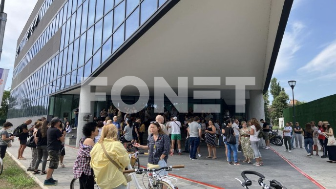 Skup ispred instituta BIOSENS