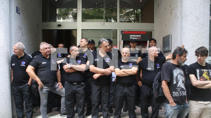 Pozorišna predsetava ispred PKS