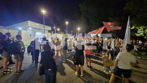 Građani ispred "Vile Mir"