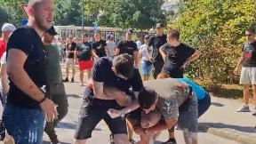 Batinaši SNS napali građane