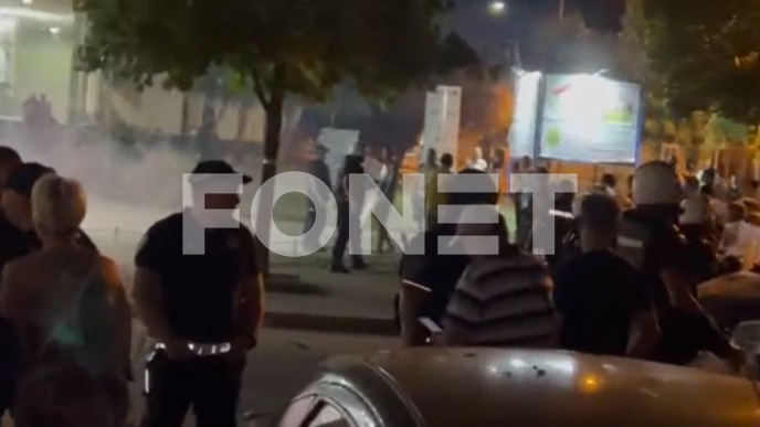 Skup građana ispred SNS