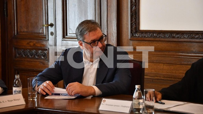 Vučićevo pismo ispod povrća