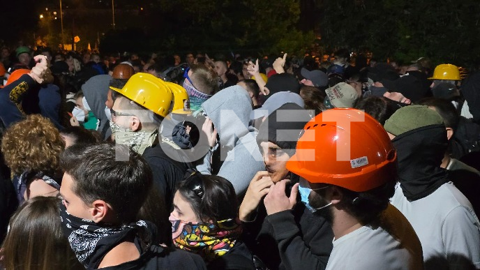 Ubačen suzavac u zgradu PMF