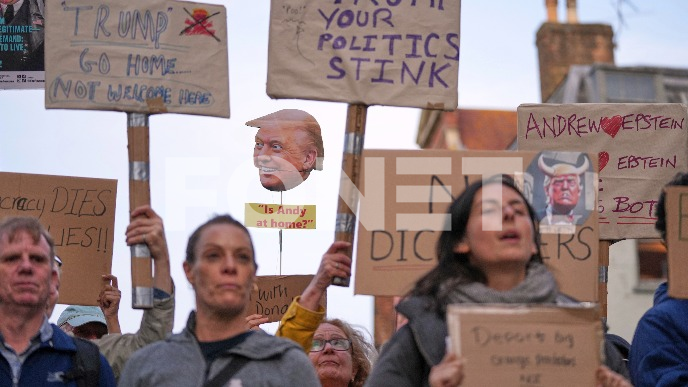 Trampa čekaju demonstranti