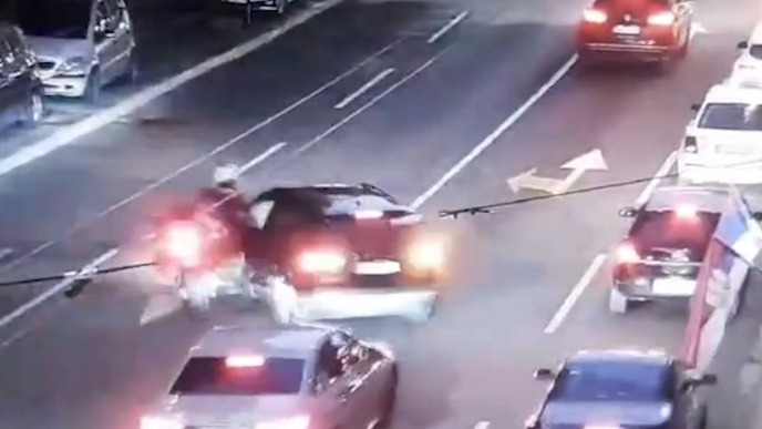 Vozilo N1 udarilo policajca 