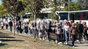 Stiže publika na paradu