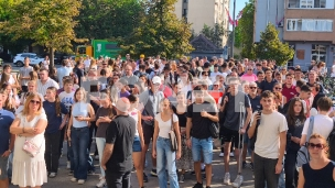 Štrajk upozorenja ispred škola